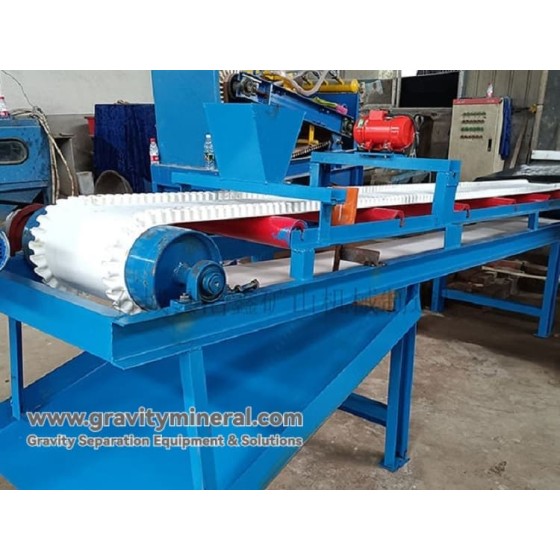 مُركِّز البطانية الاهتزازية المعلقة